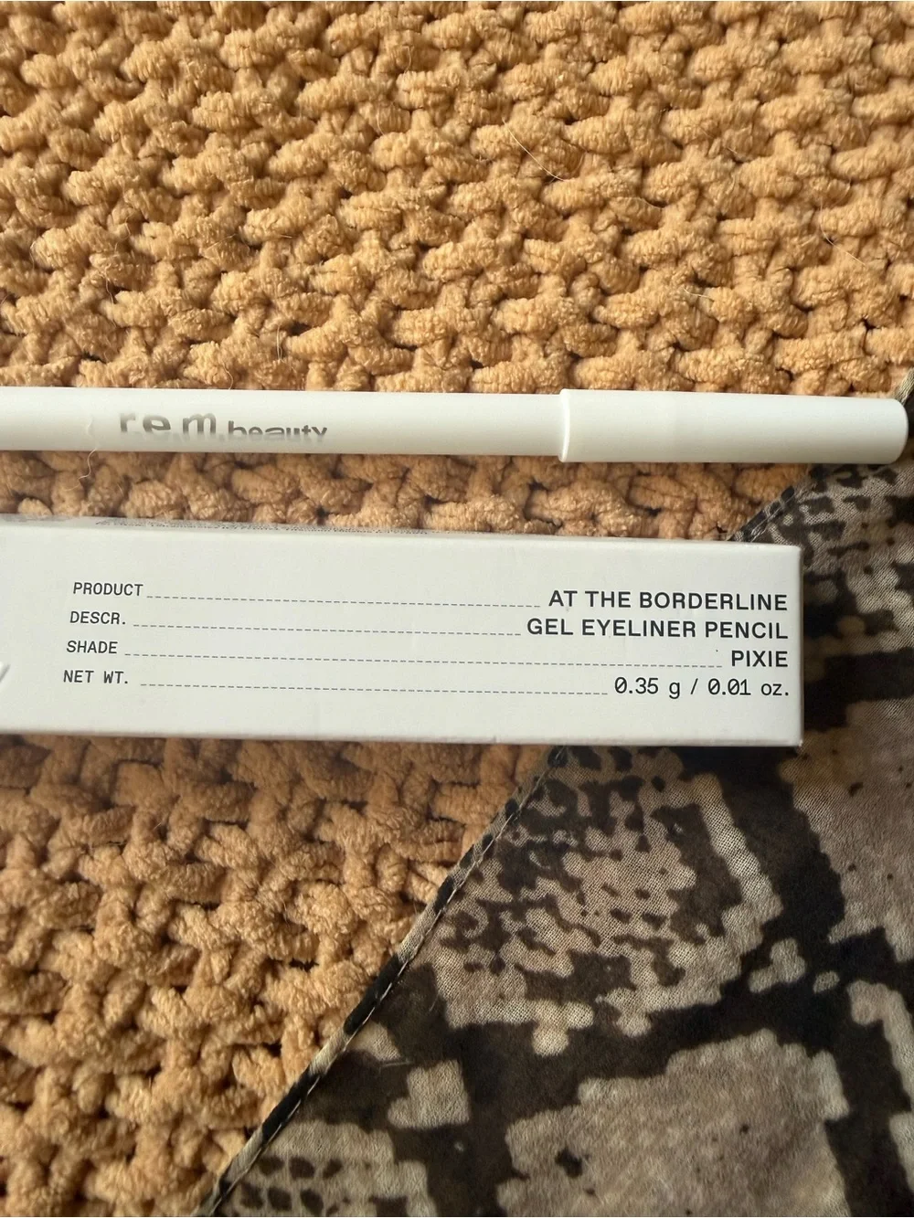 r.e.m. beauty Soft Blue Eye Pencil - Creamy Light Blue Eyeliner